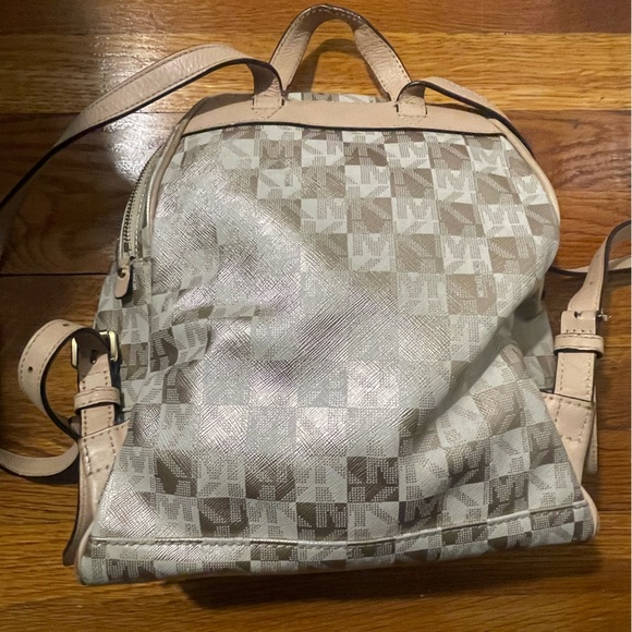 New‼️ Micheal Kors Rhea Leather Backpack (Metallic) - Picture 3 of 4